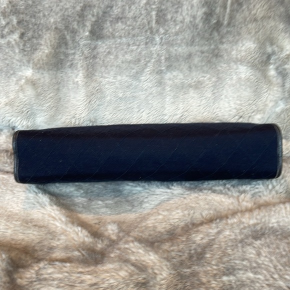 ❤️SOLD❤️ Authentic Vintage Chanel Clutch in black/navy Clutch - Picture 6 of 12